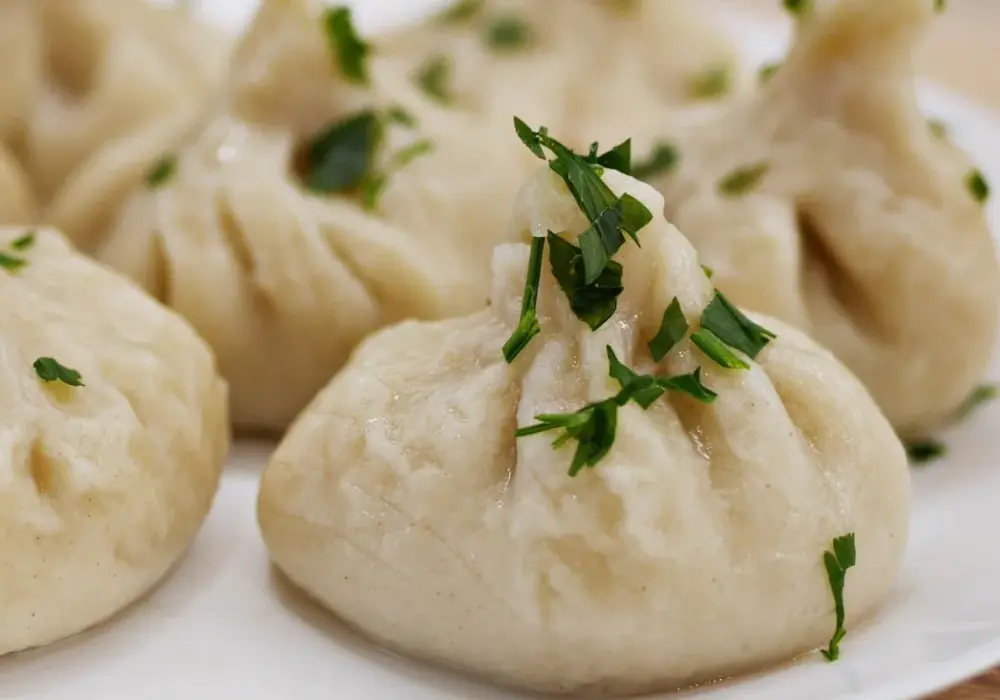 Przepis na pyszne chinkali - tradycyjne gruzińskie pierogi mięsne