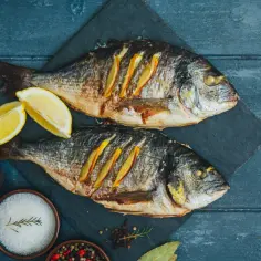 Jak piec doradę w piekarniku, by była soczysta i aromatyczna
