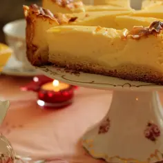 Na jakiej funkcji piekarnika piec sernik, aby uniknąć zakalca?