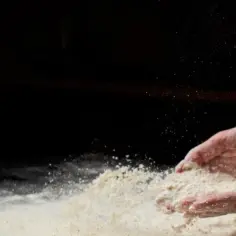 Czy mąka kukurydziana ma gluten? Odkryj bezpieczną alternatywę dla zdrowia