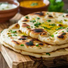 Chlebki naan czosnkowe – aromatyczny i smaczny dodatek do dań