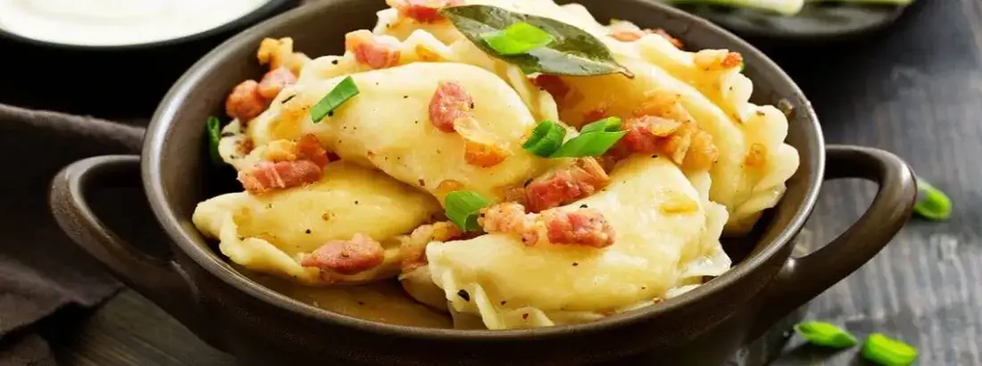 Zdjęcie Ile czasu gotować pierogi ruskie i inne? Przepis krok po kroku
