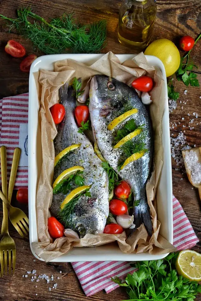 Zdjęcie Jak piec doradę w piekarniku, by była soczysta i aromatyczna